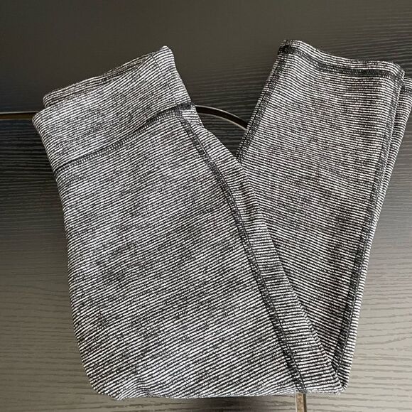 Old Navy Active Go-Dry Leggings, Girl Large (10-12) - Picture 2 of 9